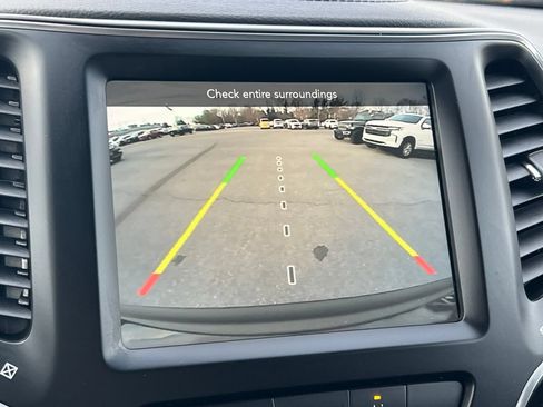 Used 2022 Jeep Cherokee Latitude Lux FWD image 28