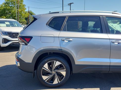 New 2025 Volkswagen Taos SE image 7