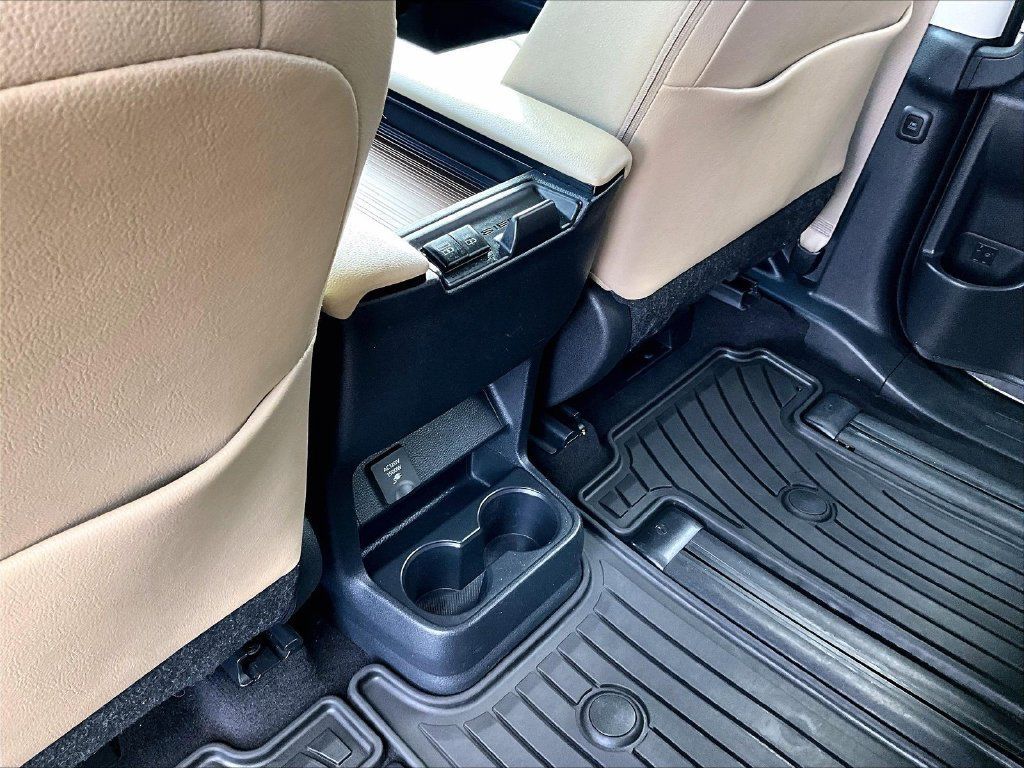Used 2022 Toyota Sienna XLE w/ XLE Plus Package AWD/4WD image 29