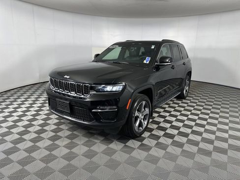 Used 2025 Jeep Grand Cherokee Limited w/ Luxury Tech Group II AWD/4WD image 7
