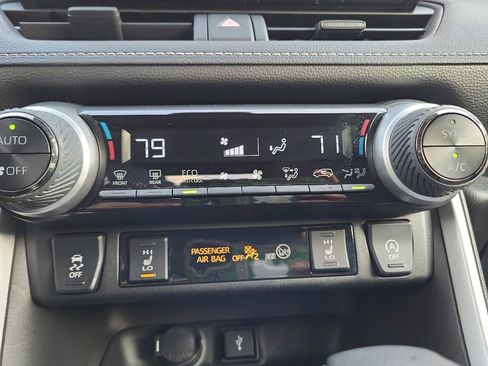 Used 2022 Toyota RAV4 XLE image 17