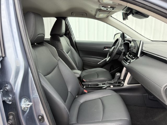 Used 2025 Toyota Corolla Cross XLE FWD image 29