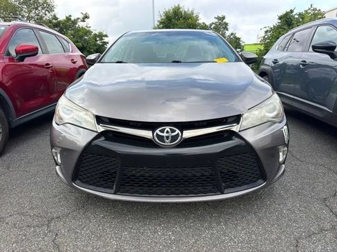 Used 2015 Toyota Camry SE FWD image 2