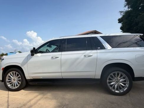 Used 2023 Cadillac Escalade ESV Premium Luxury AWD/4WD image 9