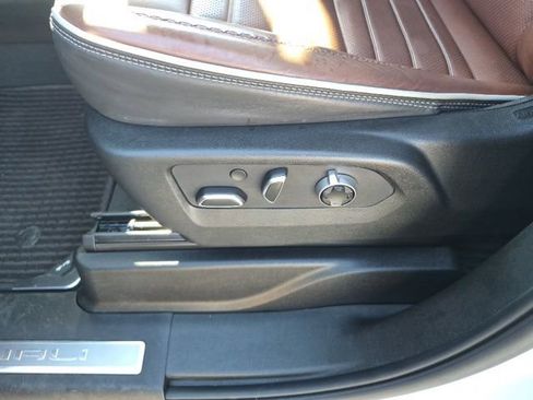 Used 2024 GMC Yukon Denali Ultimate AWD/4WD image 16