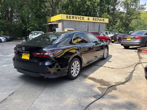 Used 2022 Toyota Camry LE FWD image 5
