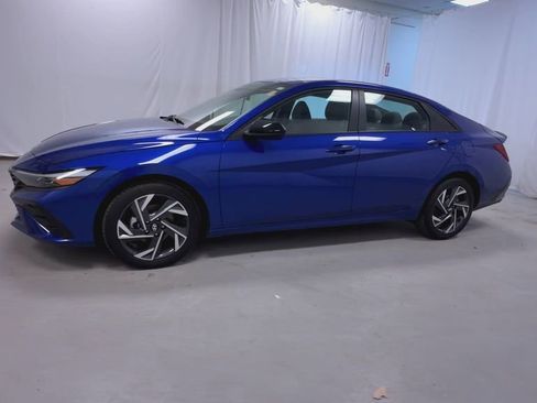 Used 2025 Hyundai Elantra Sport image 4