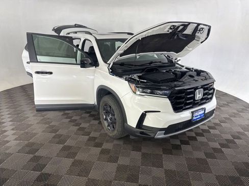 Used 2024 Honda Pilot TrailSport image 15