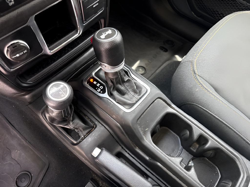 Used 2024 Jeep Wrangler Unlimited Sport AWD/4WD image 21