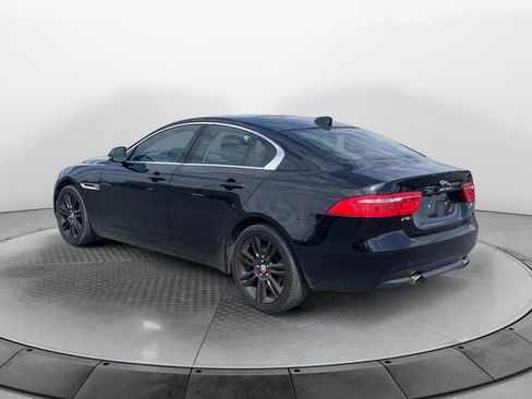Used 2019 Jaguar XE Premium image 3