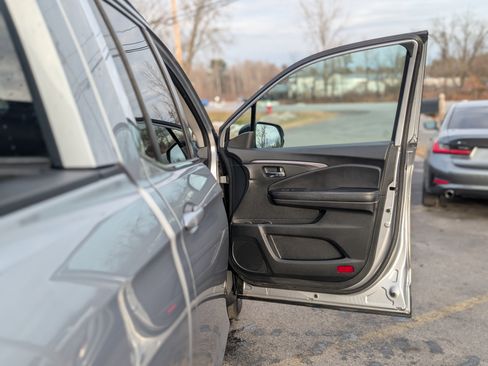 Used 2017 Honda Ridgeline RTL-T image 44