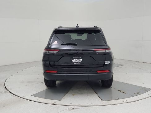 New 2025 Jeep Grand Cherokee Altitude image 7