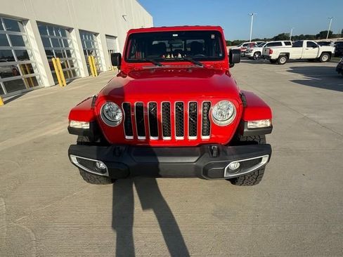 Used 2021 Jeep Gladiator Overland w/ Trailer Tow Package AWD/4WD image 8