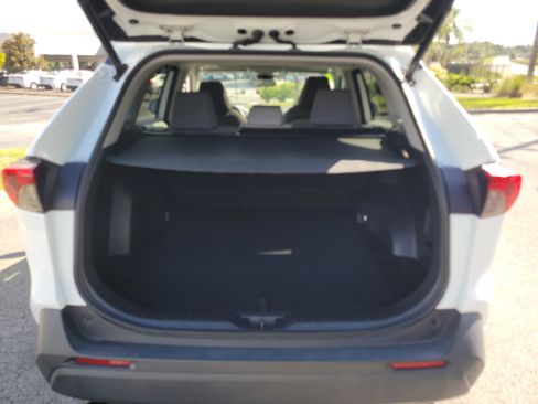 Used 2022 Toyota RAV4 XLE w/ Convenience Package FWD image 10
