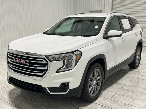 Used 2024 GMC Terrain SLT image 1