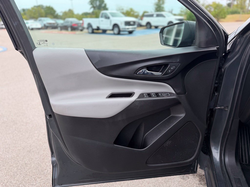 Used 2021 Chevrolet Equinox LS FWD image 23