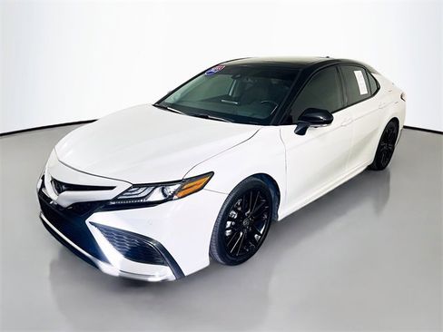 Used 2023 Toyota Camry XSE image 3