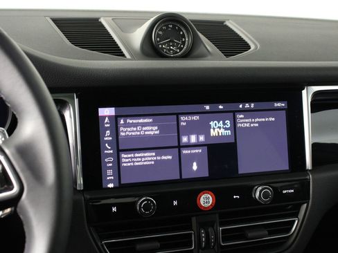 Certified 2026 Porsche Macan AWD/4WD image 13