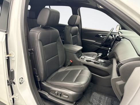 Used 2023 Chevrolet Traverse RS AWD/4WD image 17