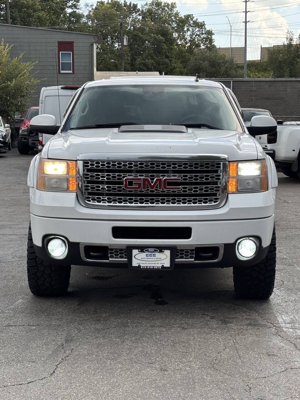 Used 2014 GMC Sierra 2500 Denali w/ Suspension Package, Off-Road AWD/4WD image 3