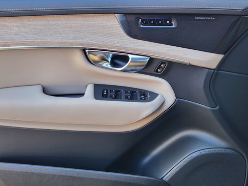 New 2026 Volvo XC90 B6 Plus w/ Protection Package Premier image 26