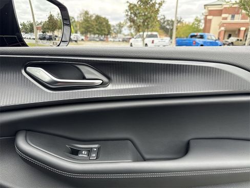 New 2025 Jeep Grand Cherokee Altitude image 28