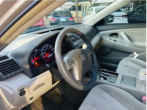 Used 2011 Toyota Camry LE w/ LE Extra-Value Pkg FWD image 8