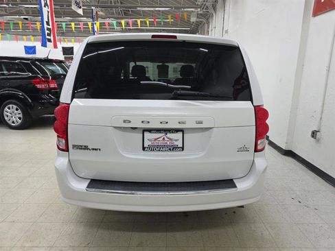 Used 2018 Dodge Grand Caravan SE w/ UConnect Hands-Free Group image 5