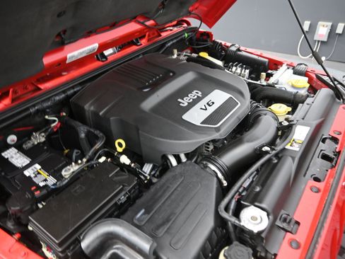 Used 2015 Jeep Wrangler Unlimited Rubicon image 21