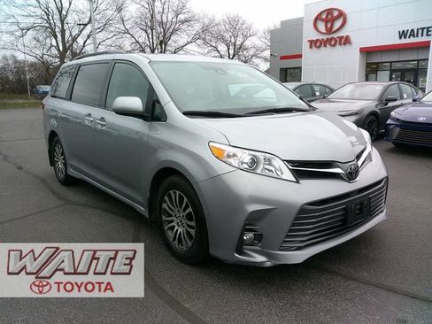 Used 2018 Toyota Sienna XLE image 1