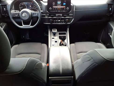 Used 2023 Nissan Pathfinder S image 10