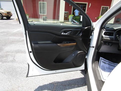 Used 2023 GMC Acadia SLE w/ Driver Convenience Package FWD image 19
