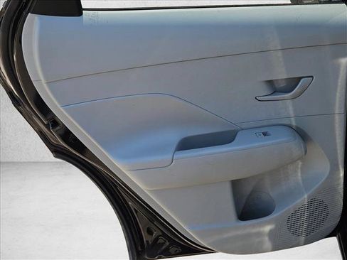 Used 2025 Hyundai Kona SEL FWD image 12