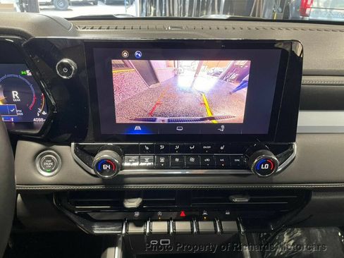 Used 2024 Chevrolet Colorado LT w/ LT Convenience Package III AWD/4WD image 13