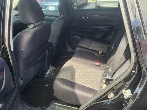 Used 2019 Nissan Rogue S w/ Special Edition Package FWD image 16