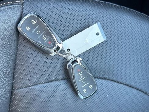 Used 2018 Chevrolet Equinox Premier image 37