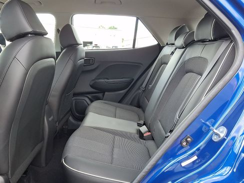 Certified 2023 Hyundai Venue Limited w/ Cargo Package FWD image 18