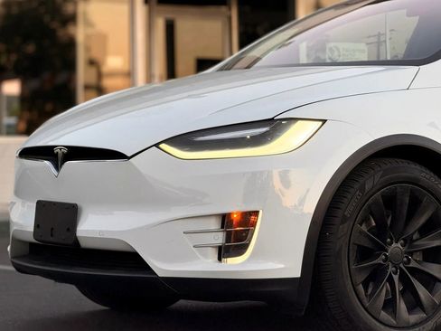 Used 2016 Tesla Model X 75D image 4