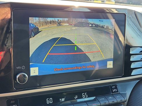 Used 2025 Toyota Camry SE image 17