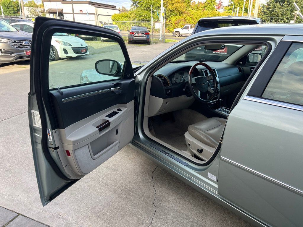 Used 2006 Chrysler 300 C w/ Protection Group II RWD image 10