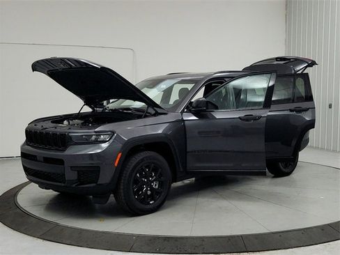 New 2025 Jeep Grand Cherokee L Altitude image 11
