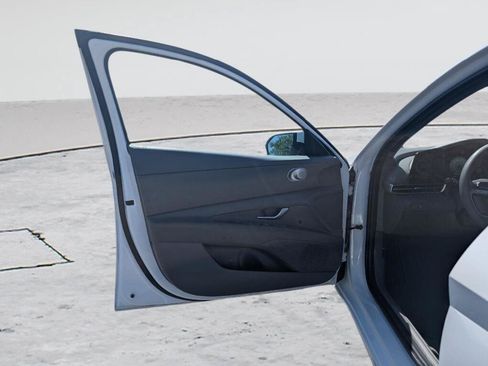 Used 2024 Hyundai Elantra SEL FWD image 7