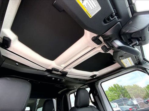 Used 2025 Jeep Gladiator Rubicon image 13