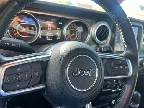 Used 2020 Jeep Wrangler Unlimited Sahara w/ Uconnect 4C Nav & Sound Group AWD/4WD image 24