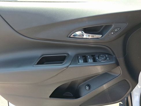 Used 2023 Chevrolet Equinox LT FWD image 13