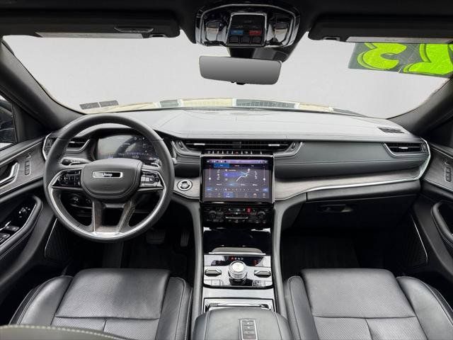 Certified 2023 Jeep Grand Cherokee Overland w/ Luxury Tech Group IV AWD/4WD image 11