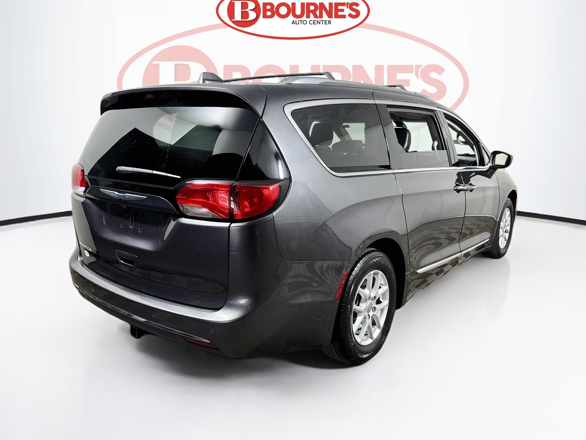 Used 2020 Chrysler Pacifica Touring-L FWD image 9