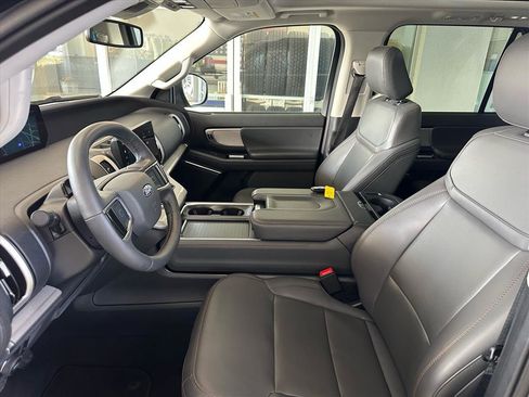 Certified 2025 Ford Expedition Active image 18