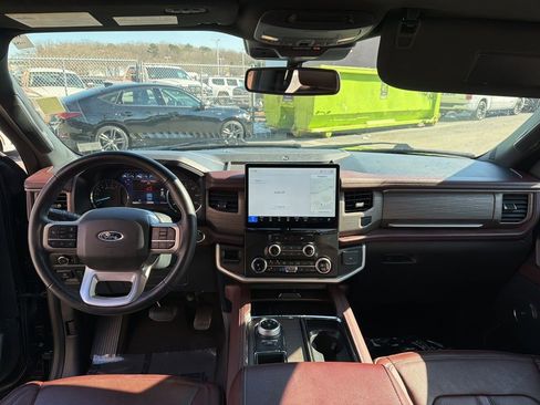 Used 2024 Ford Expedition Limited image 20