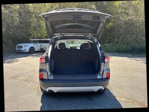 Used 2022 Ford Escape SE image 39